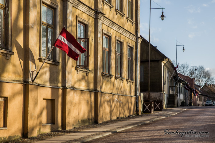 Kuldiga saulrietā