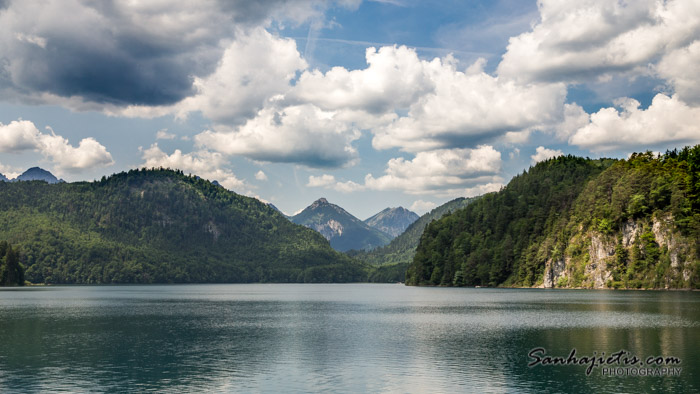 Vācijas Alpsee ezers pie Neuschwanstein pils