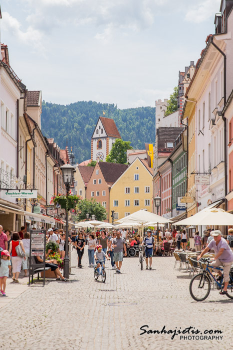 Vācijas Fussen pilsēta pie Neuschwanstein