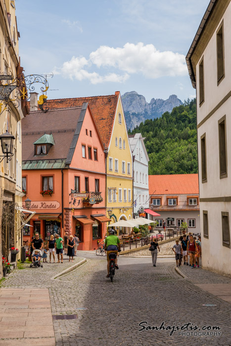 Vācijas Fussen pilsēta pie Neuschwanstein