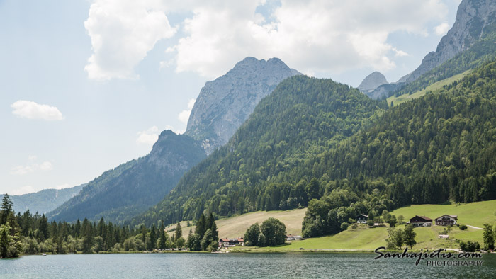 Vācijas smaragdzaļo un dzidrais Hintersee ezers