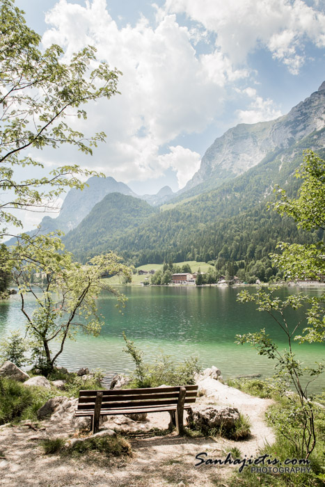 Vācijas smaragdzaļo un dzidrais Hintersee ezers