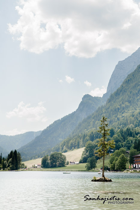 Vācijas smaragdzaļo un dzidrais Hintersee ezers