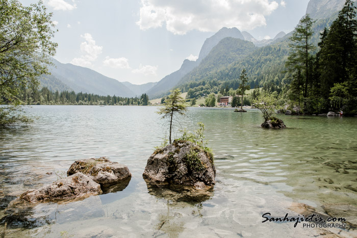 Vācijas smaragdzaļo un dzidrais Hintersee ezers