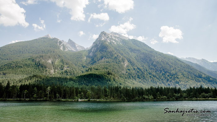 Vācijas smaragdzaļo un dzidrais Hintersee ezers