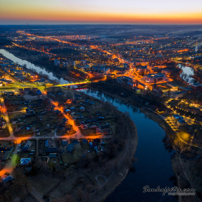 Valmiera naktī