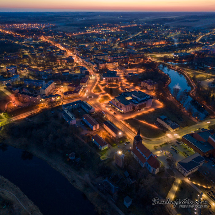 Valmiera naktī