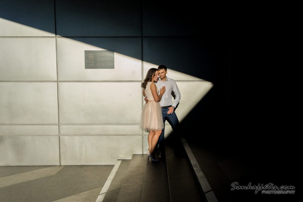 Pirmskāzu fotosesija pie Latvijas Nacionālās bibliotēkas