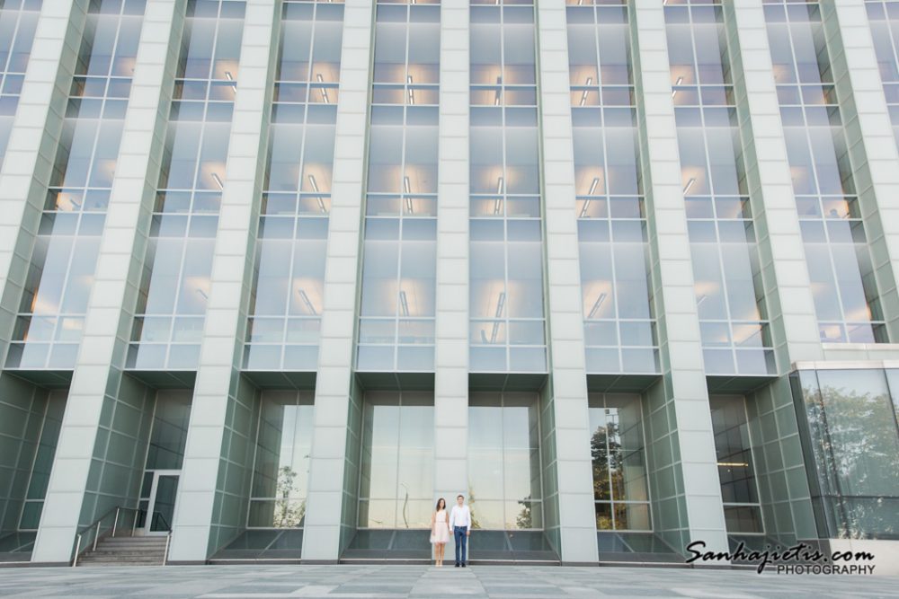 Pirmskāzu fotosesija pie Latvijas Nacionālās bibliotēkas