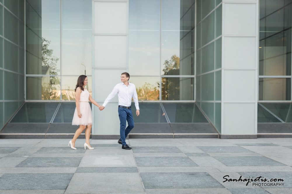 Pirmskāzu fotosesija pie Latvijas Nacionālās bibliotēkas